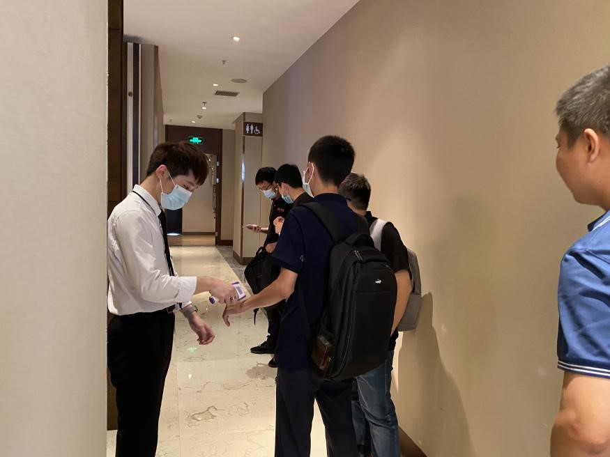 疫情期間，嚴(yán)格做好來訪登記及體溫檢測.jpg
